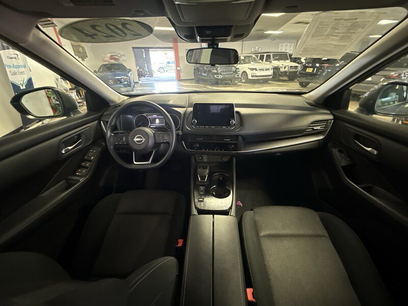 Used 2024 Nissan Rogue SV FWD image 24