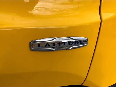Used 2016 Jeep Renegade Latitude FWD image 10