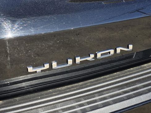 Used 2021 GMC Yukon SLT w/ SLT Premium Package image 7