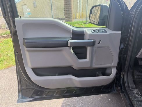 Used 2016 Ford F150 XLT image 13