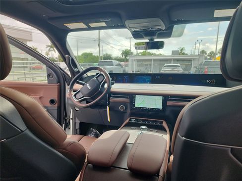 New 2026 Lincoln Navigator Reserve AWD/4WD image 23