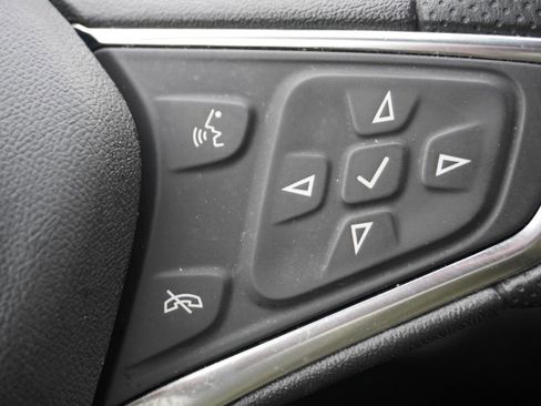 Used 2021 Chevrolet Equinox LS w/ LS Convenience Package AWD/4WD image 11