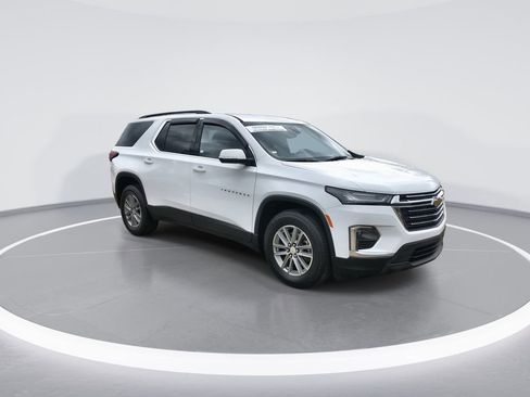 Used 2023 Chevrolet Traverse LT w/ LPO, Floor Liner Package FWD image 2