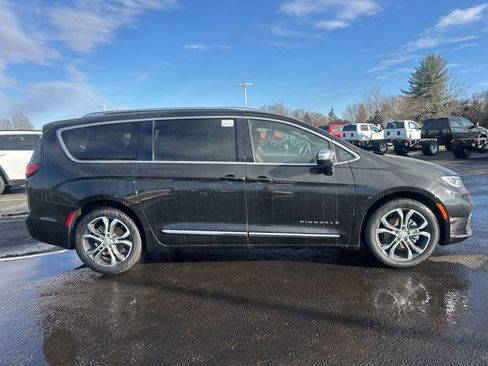 New 2026 Chrysler Pacifica Pinnacle w/ Trailer Tow Group image 8
