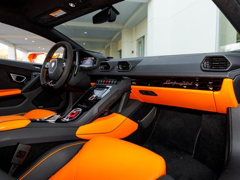 Used 2023 Lamborghini Huracan EVO RWD image 38
