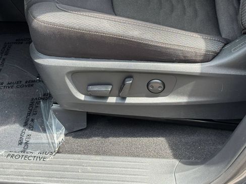 Used 2025 Nissan Pathfinder SV FWD image 21