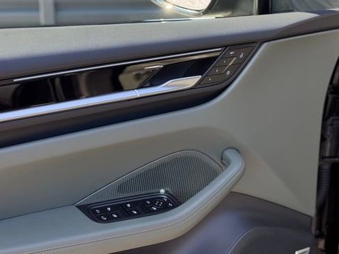 New 2025 Porsche Macan 4 Electric AWD/4WD image 15