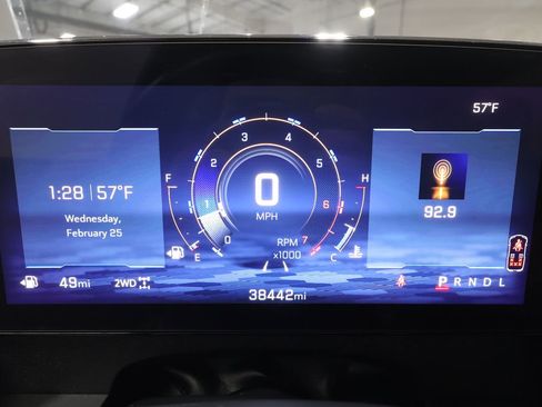 Used 2025 Chevrolet Traverse LT image 11