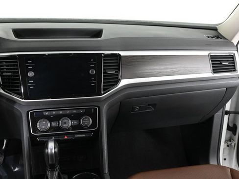 Certified 2022 Volkswagen Atlas SE w/ Black Wheel Package image 17