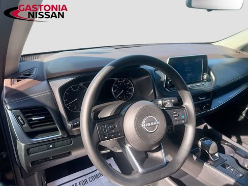 Used 2023 Nissan Rogue SV image 11