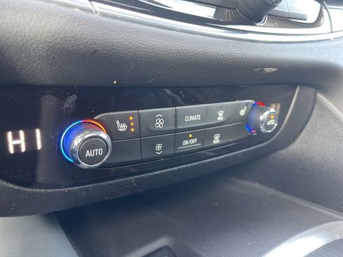 Used 2019 Buick Enclave Essence image 25