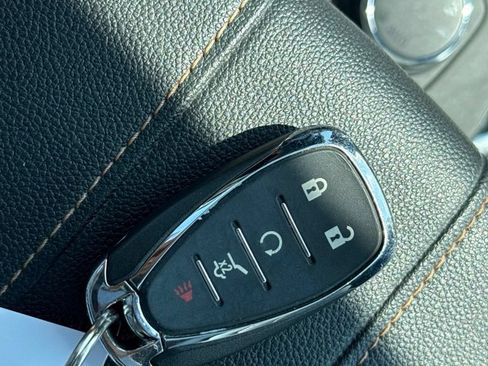 Used 2021 Chevrolet Traverse LT w/ LT Premium Package AWD/4WD image 21