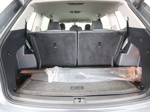 Used 2021 Volkswagen Atlas SE w/ Towing Package image 5