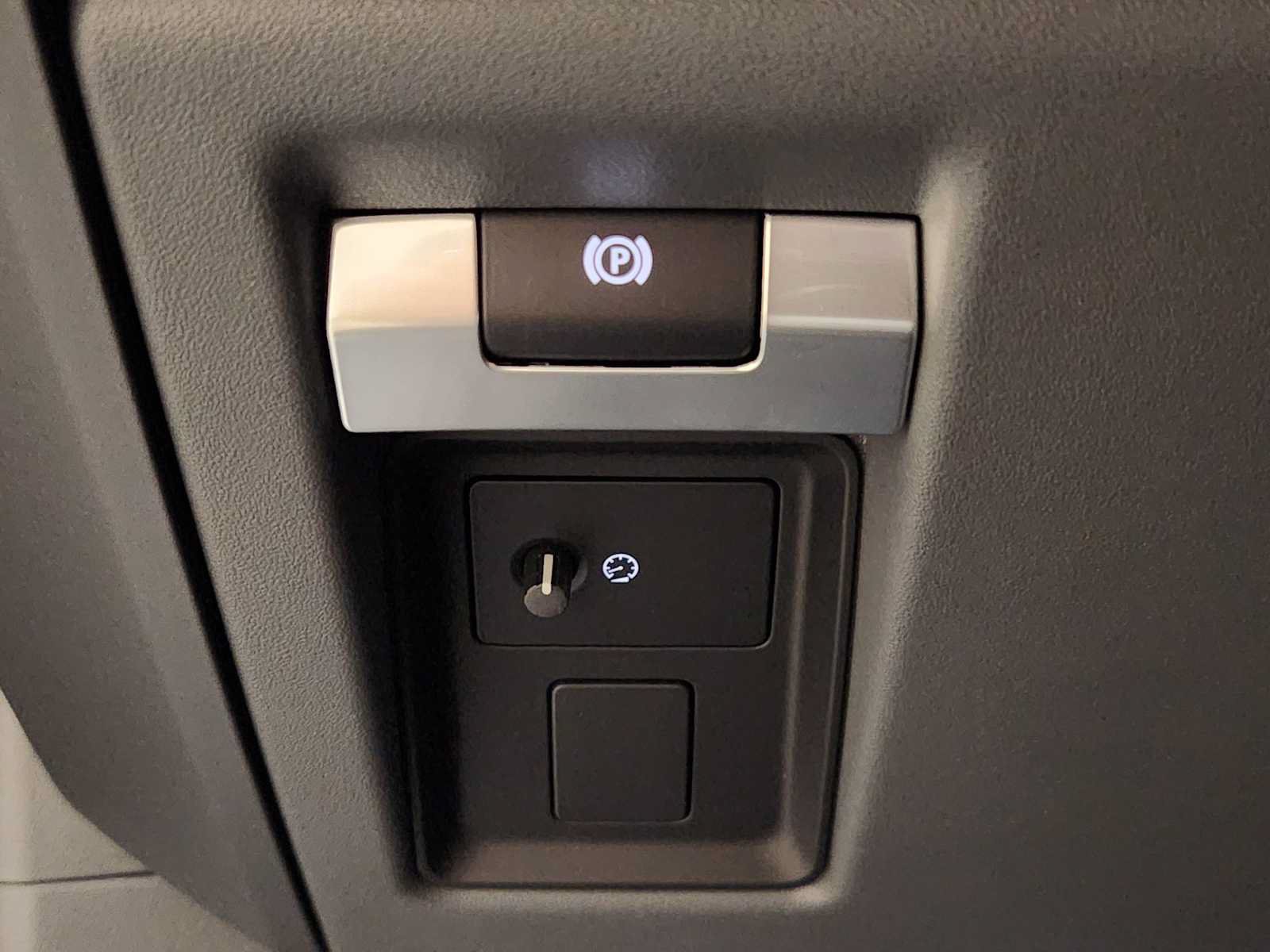 New 2026 Land Rover Defender 110 S AWD/4WD image 21