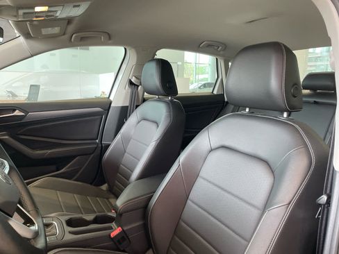 Used 2023 Volkswagen Jetta SE image 11