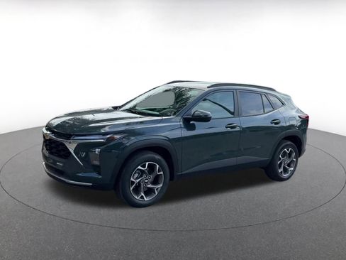 Used 2025 Chevrolet Trax LT image 8