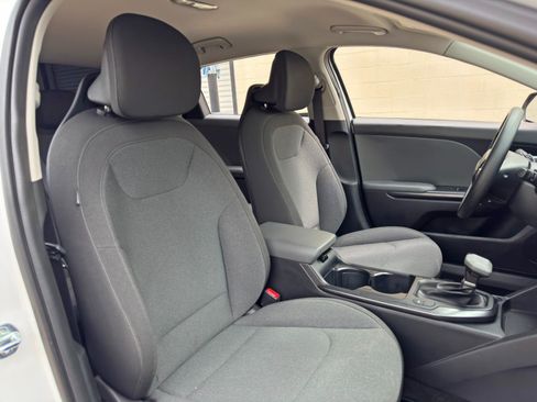 Used 2025 Kia K4 FWD image 32