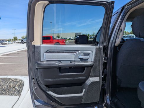 Used 2020 RAM 2500 Big Horn w/ Level 1 Equipment Group AWD/4WD image 28