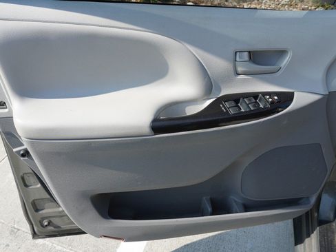 Used 2011 Toyota Sienna LE FWD image 16