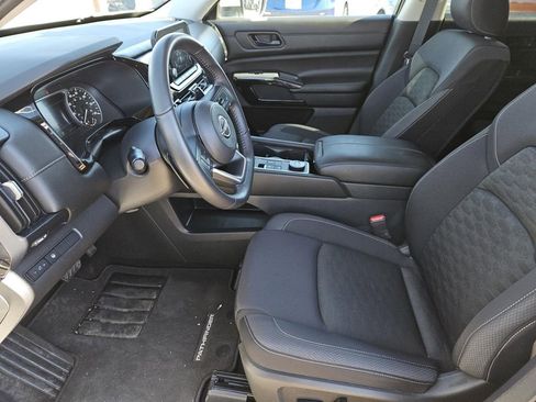 Used 2024 Nissan Pathfinder SV image 22