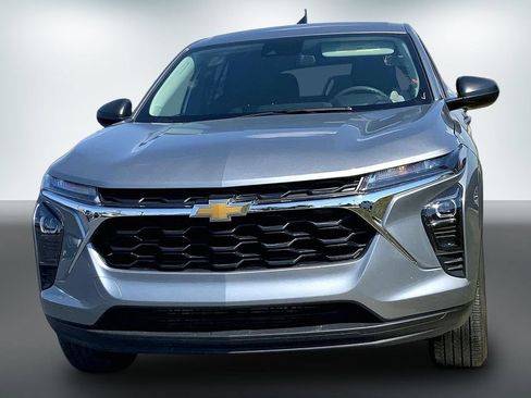 Used 2026 Chevrolet Trax LS FWD image 7