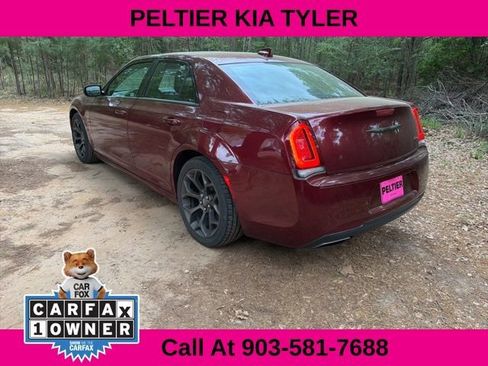 Used 2018 Chrysler 300 S w/ 300S Premium Group image 10