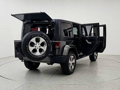 Used 2017 Jeep Wrangler Unlimited Sahara w/ Connectivity Group AWD/4WD image 11