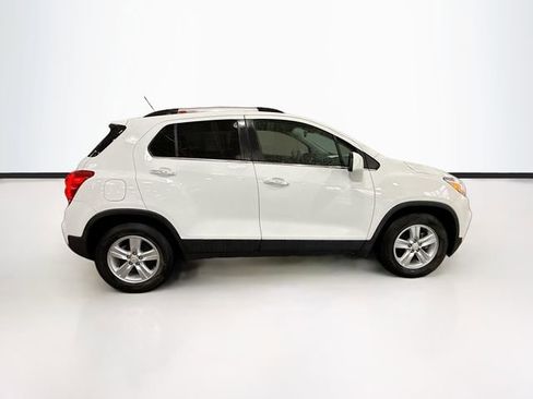 Used 2019 Chevrolet Trax LT w/ LT Convenience Package FWD image 5