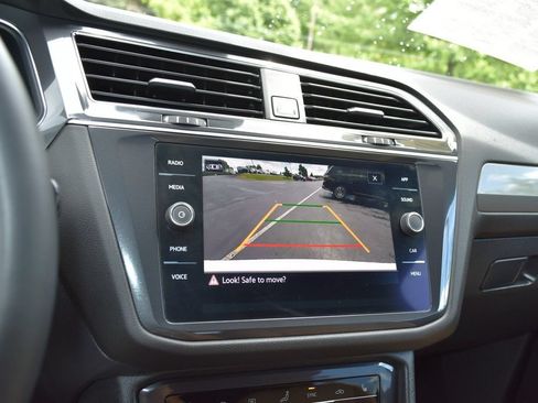 Used 2022 Volkswagen Tiguan SE AWD/4WD image 21