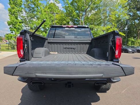 Used 2024 GMC Sierra 1500 AT4 w/ Technology Package AWD/4WD image 14