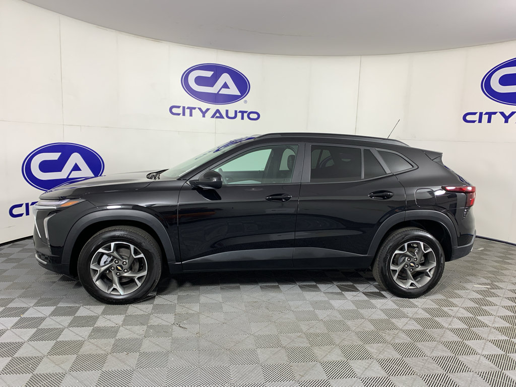 Used 2025 Chevrolet Trax LT FWD image 6