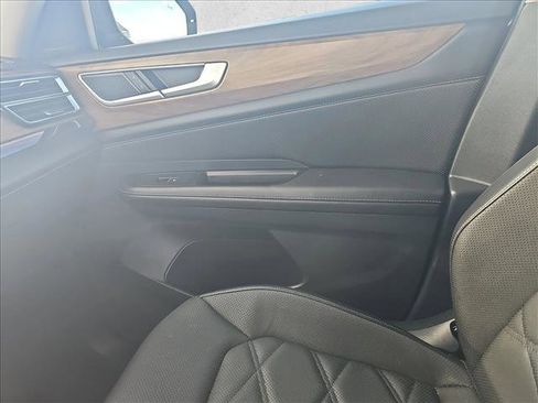 Used 2024 Volkswagen Atlas SE image 24