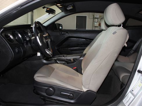 Used 2013 Ford Mustang Coupe RWD image 10
