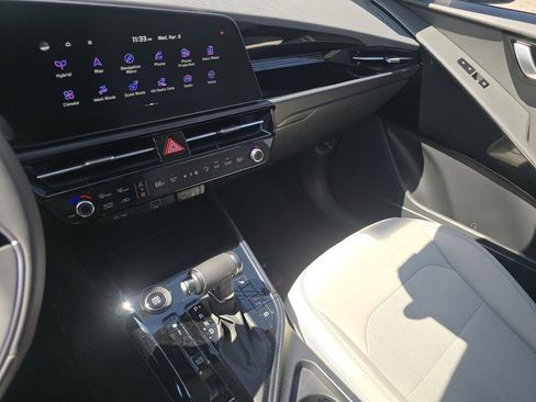 Certified 2025 Kia Niro EX FWD image 29