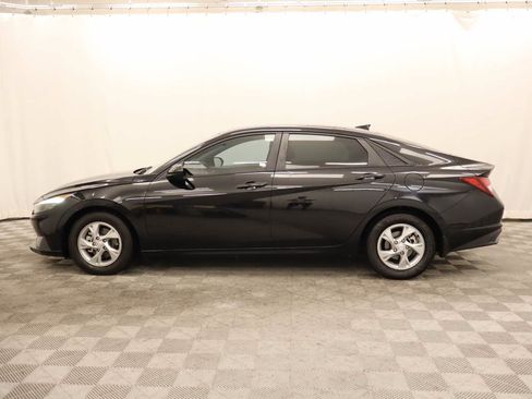 Used 2023 Hyundai Elantra SE FWD image 2