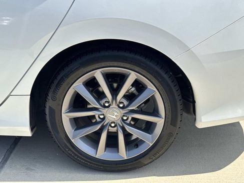 Used 2019 Honda Civic EX image 4