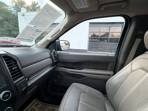 Used 2018 Ford Expedition Limited w/ Equipment Group 301A AWD/4WD image 37