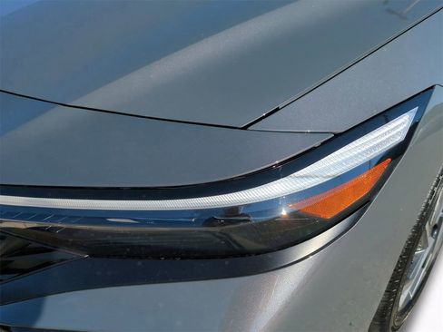 New 2026 Hyundai Elantra Limited image 10