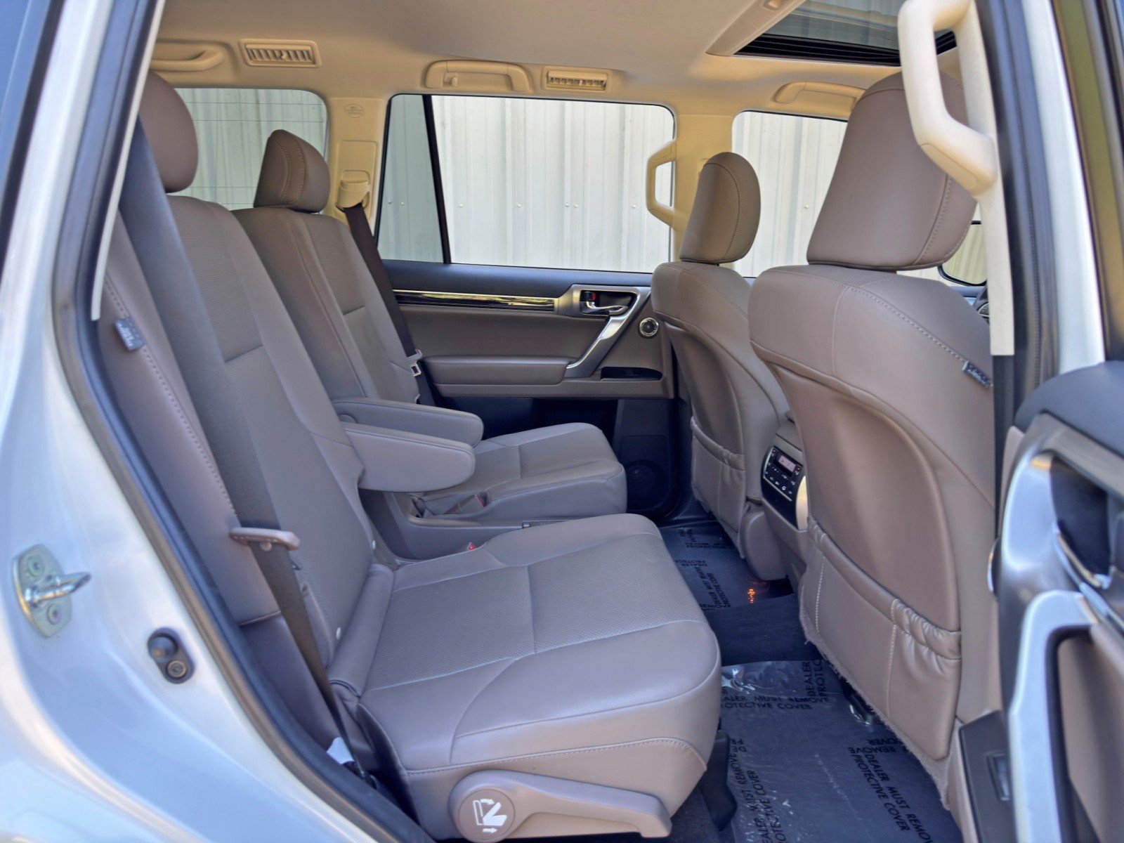 Used 2023 Lexus GX 460 Premium w/ Accessory Package AWD/4WD image 45