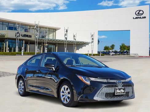 Used 2022 Toyota Corolla LE image 2
