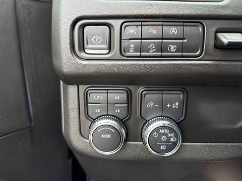 Certified 2024 GMC Yukon AT4 w/ Technology Package AWD/4WD image 21