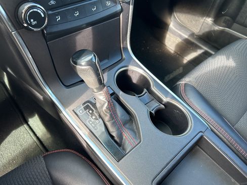 Used 2016 Toyota Camry SE image 9