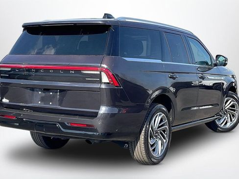Used 2025 Lincoln Navigator Reserve AWD/4WD image 6