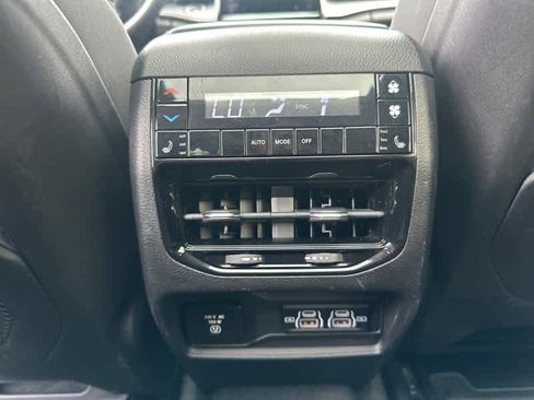 Used 2022 Jeep Grand Cherokee L Limited w/ Luxury Tech Group II AWD/4WD image 36