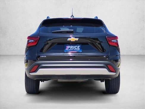 Used 2025 Chevrolet Trax LT FWD image 7