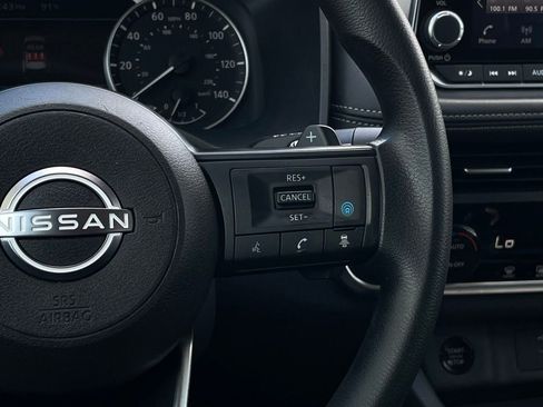 Used 2024 Nissan Rogue SV FWD image 15
