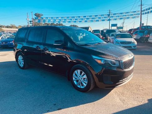 Used 2016 Kia Sedona L image 7