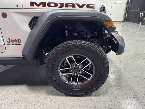 Used 2026 Jeep Gladiator Mojave AWD/4WD image 29