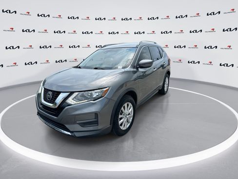 Used 2020 Nissan Rogue S w/ Special Edition Package FWD image 4