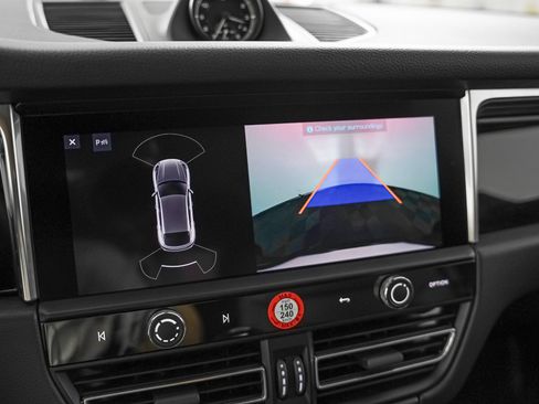 Certified 2026 Porsche Macan AWD/4WD image 24
